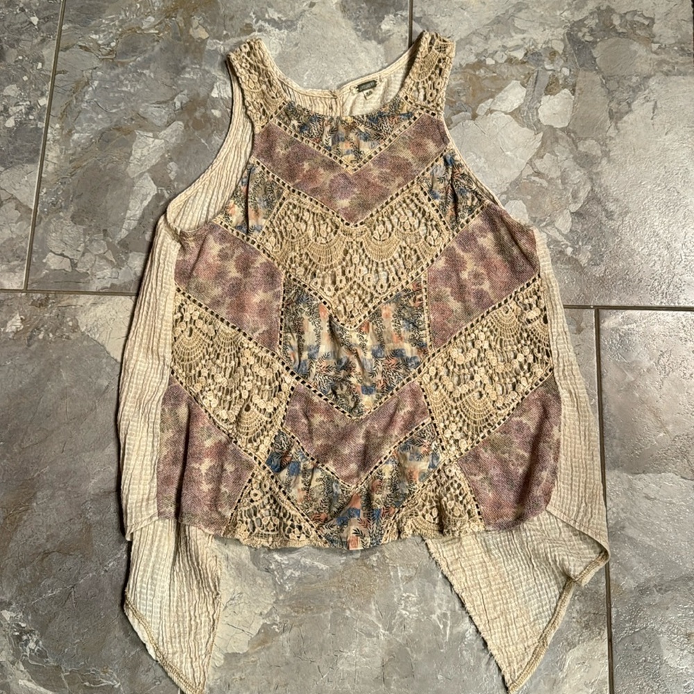 Tan patterned crochet knit tank top